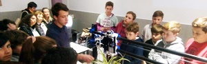Alumnos presentando el regador CNC - Robótica - IASJO